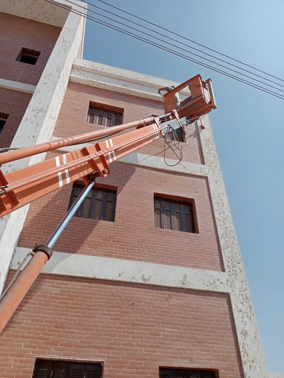 رئيس مركز ومدينة أبوتيج يتفقد مجمع الخدمات بقريتي النخيلة وباقور