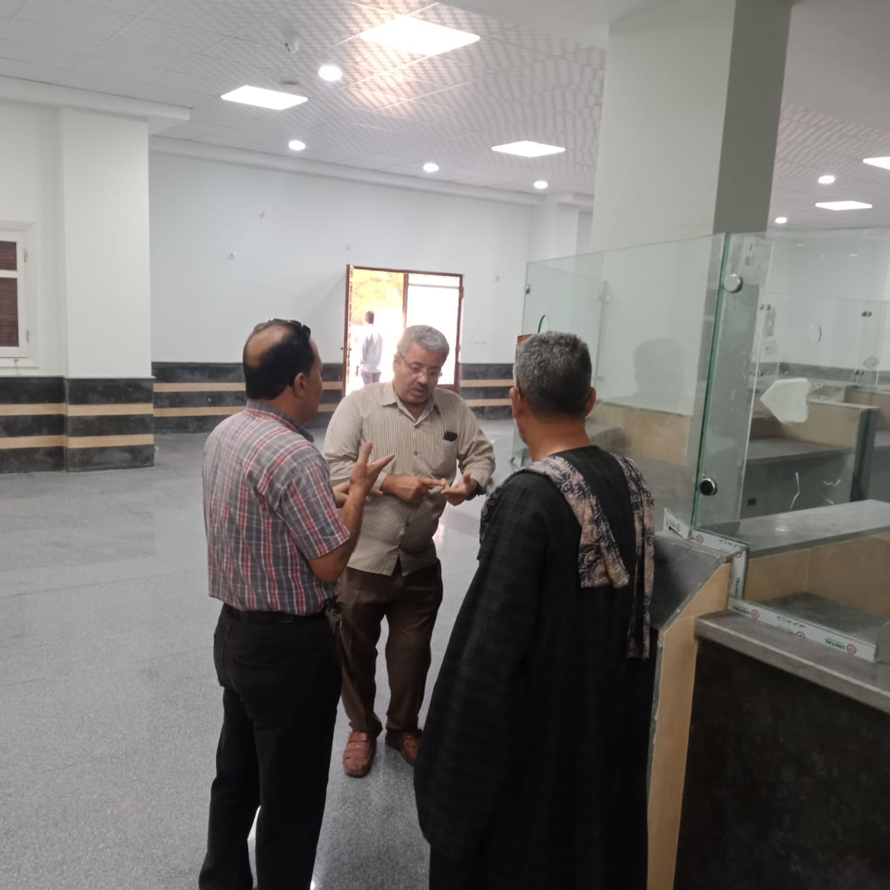 رئيس مركز ومدينة أبوتيج يتفقد مجمع الخدمات بقريتي النخيلة وباقور