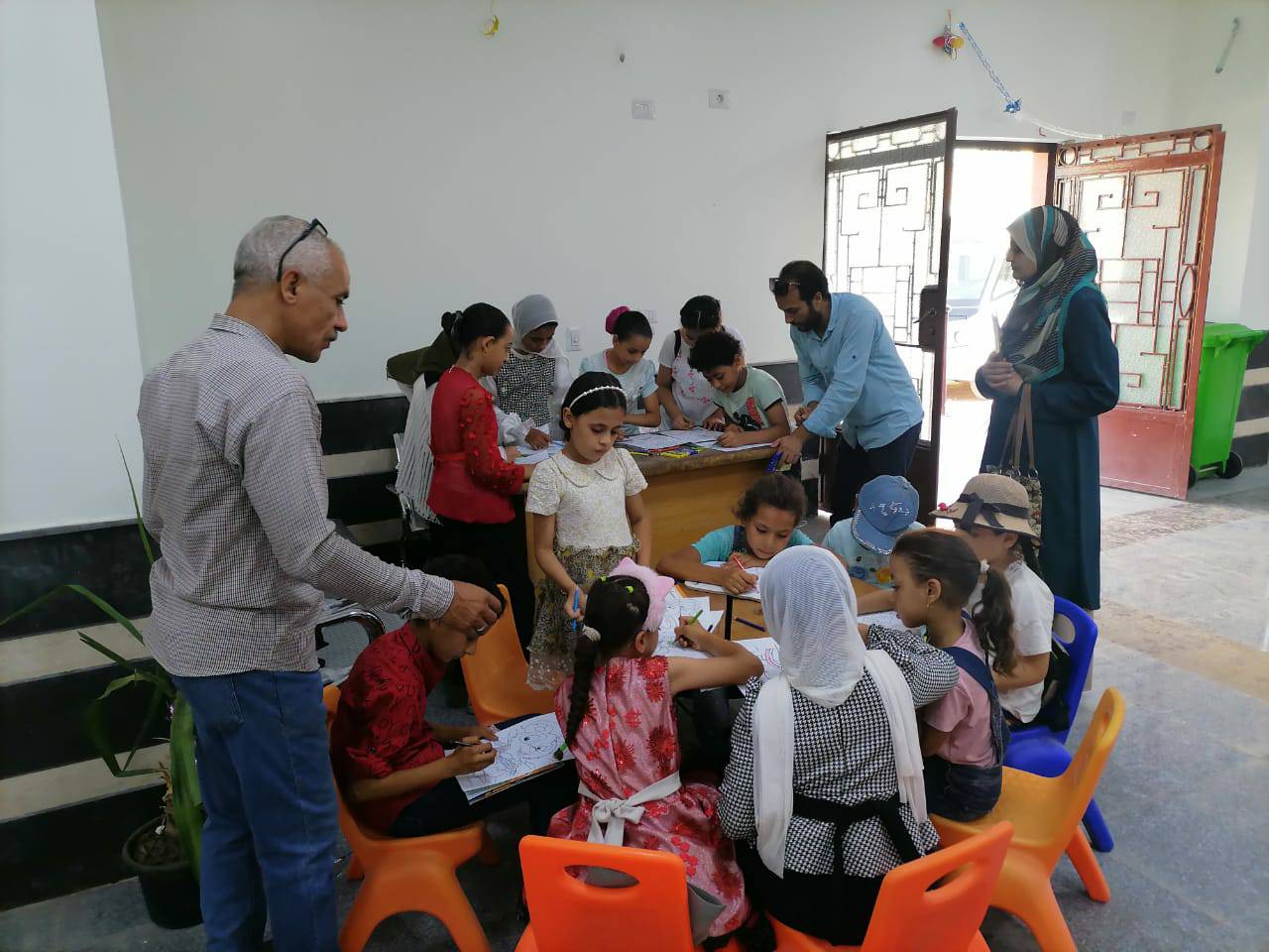 ﻣﻜﺘﺒﺔ ﻣﺼﺮ اﻟﻌﺎﻣﻪ أﺳﻴﻮط تنظيم فعاليات زيارة المكتبة المتنقلة لقرية بني مر