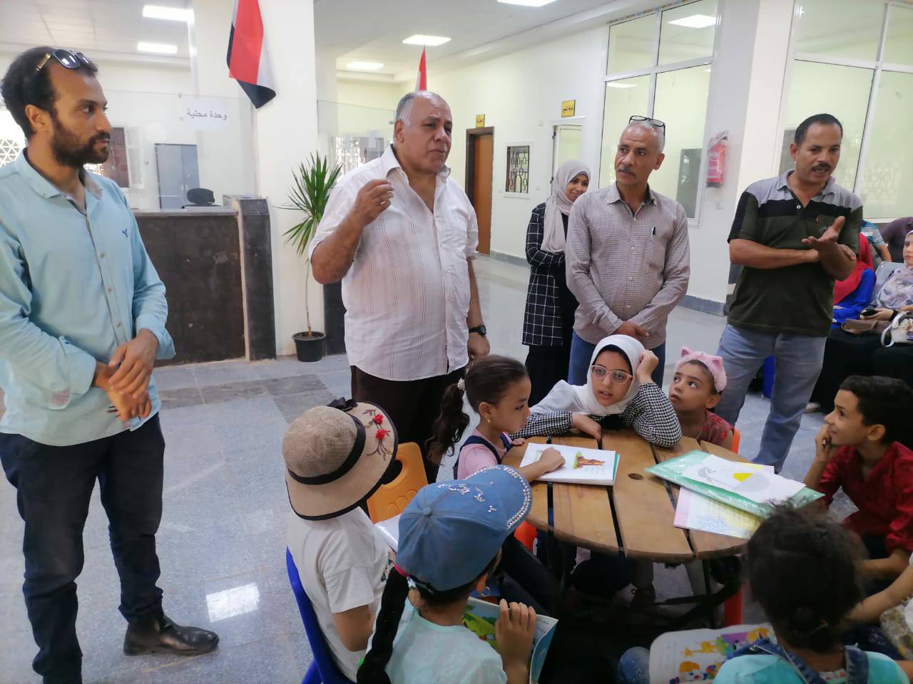 ﻣﻜﺘﺒﺔ ﻣﺼﺮ اﻟﻌﺎﻣﻪ أﺳﻴﻮط تنظيم فعاليات زيارة المكتبة المتنقلة لقرية بني مر