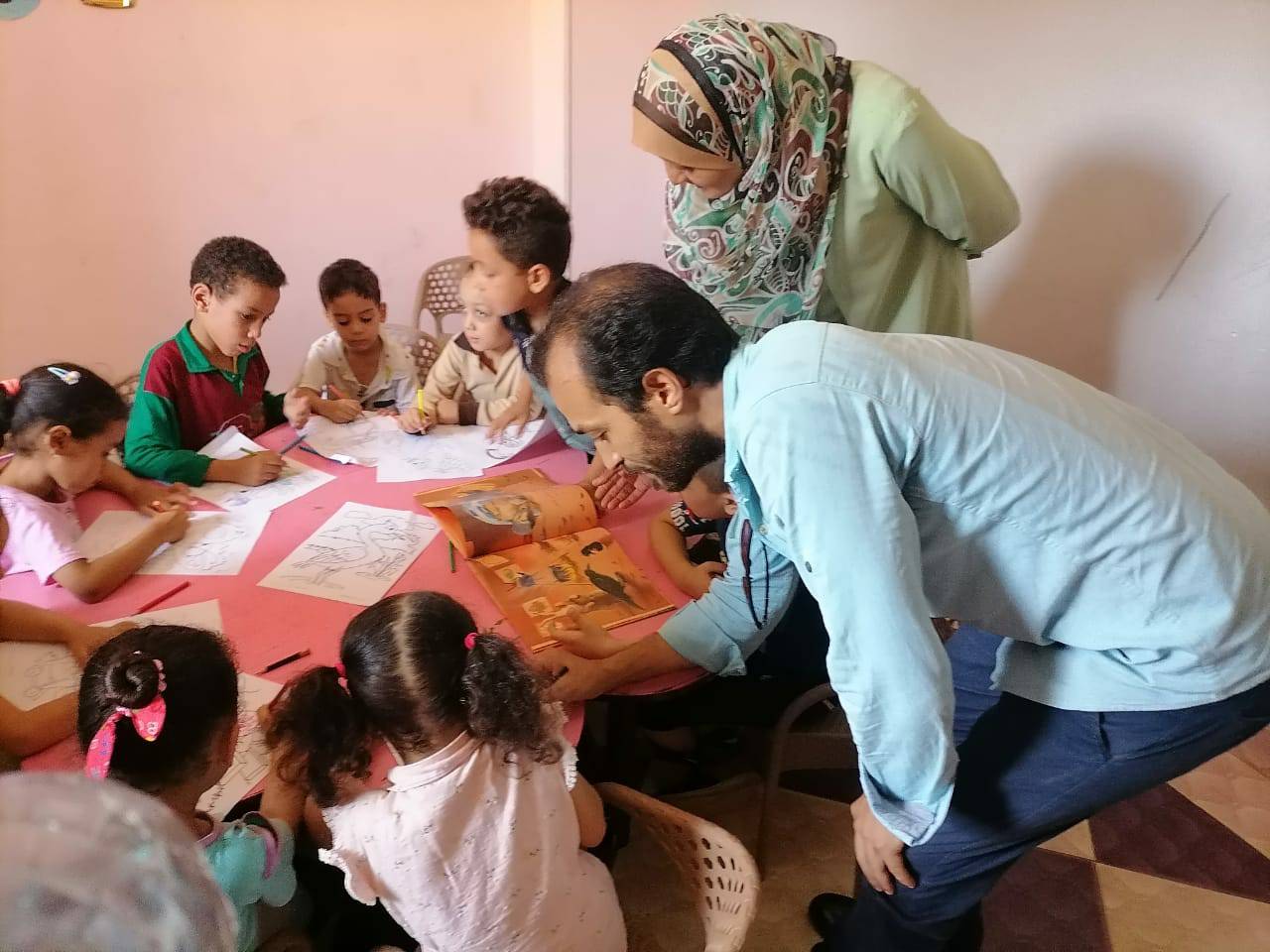 تنظيم فعاليات مكتبة مصر العامة المتنقلة في قرية الواسطى باسيوط