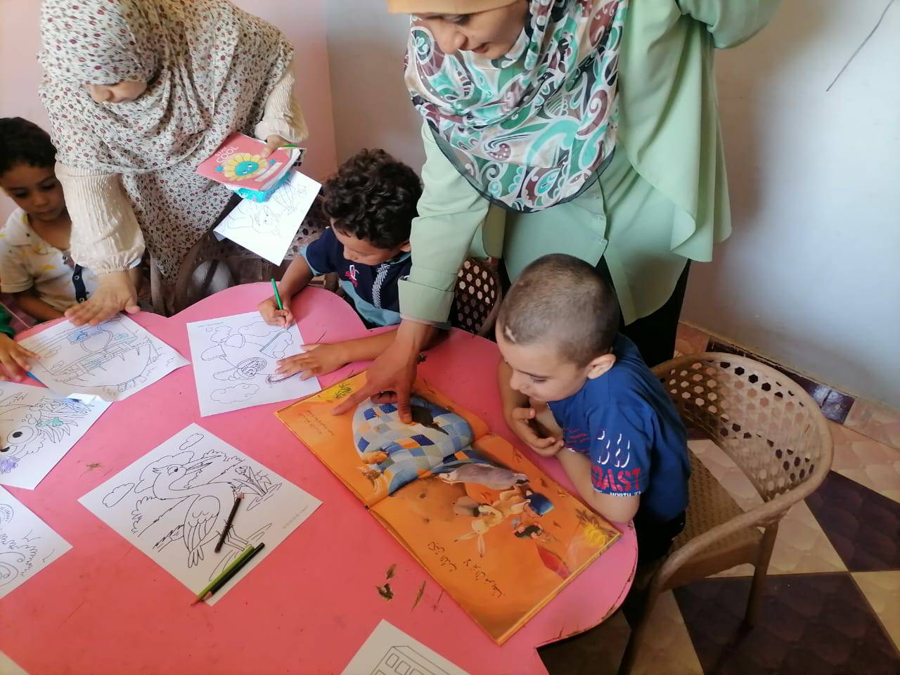 تنظيم فعاليات مكتبة مصر العامة المتنقلة في قرية الواسطى باسيوط