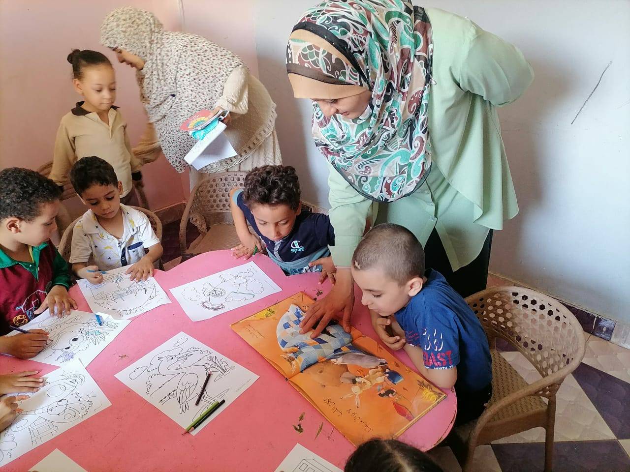 تنظيم فعاليات مكتبة مصر العامة المتنقلة في قرية الواسطى باسيوط