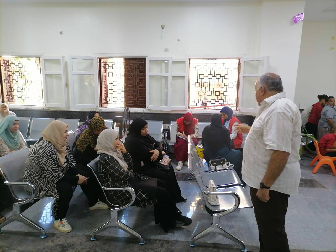 ﻣﻜﺘﺒﺔ ﻣﺼﺮ اﻟﻌﺎﻣﻪ أﺳﻴﻮط تنظيم فعاليات زيارة المكتبة المتنقلة لقرية بني مر