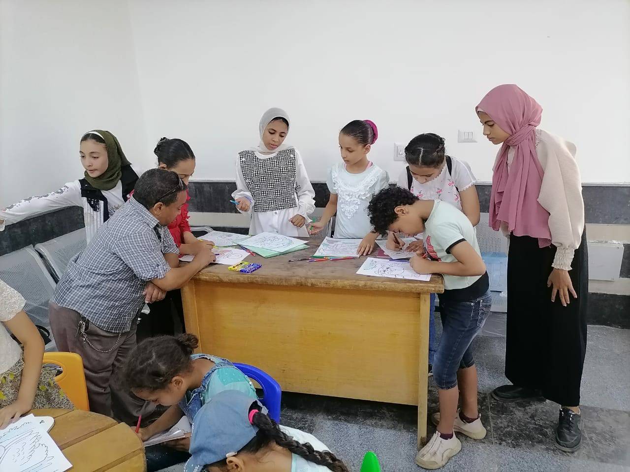ﻣﻜﺘﺒﺔ ﻣﺼﺮ اﻟﻌﺎﻣﻪ أﺳﻴﻮط تنظيم فعاليات زيارة المكتبة المتنقلة لقرية بني مر