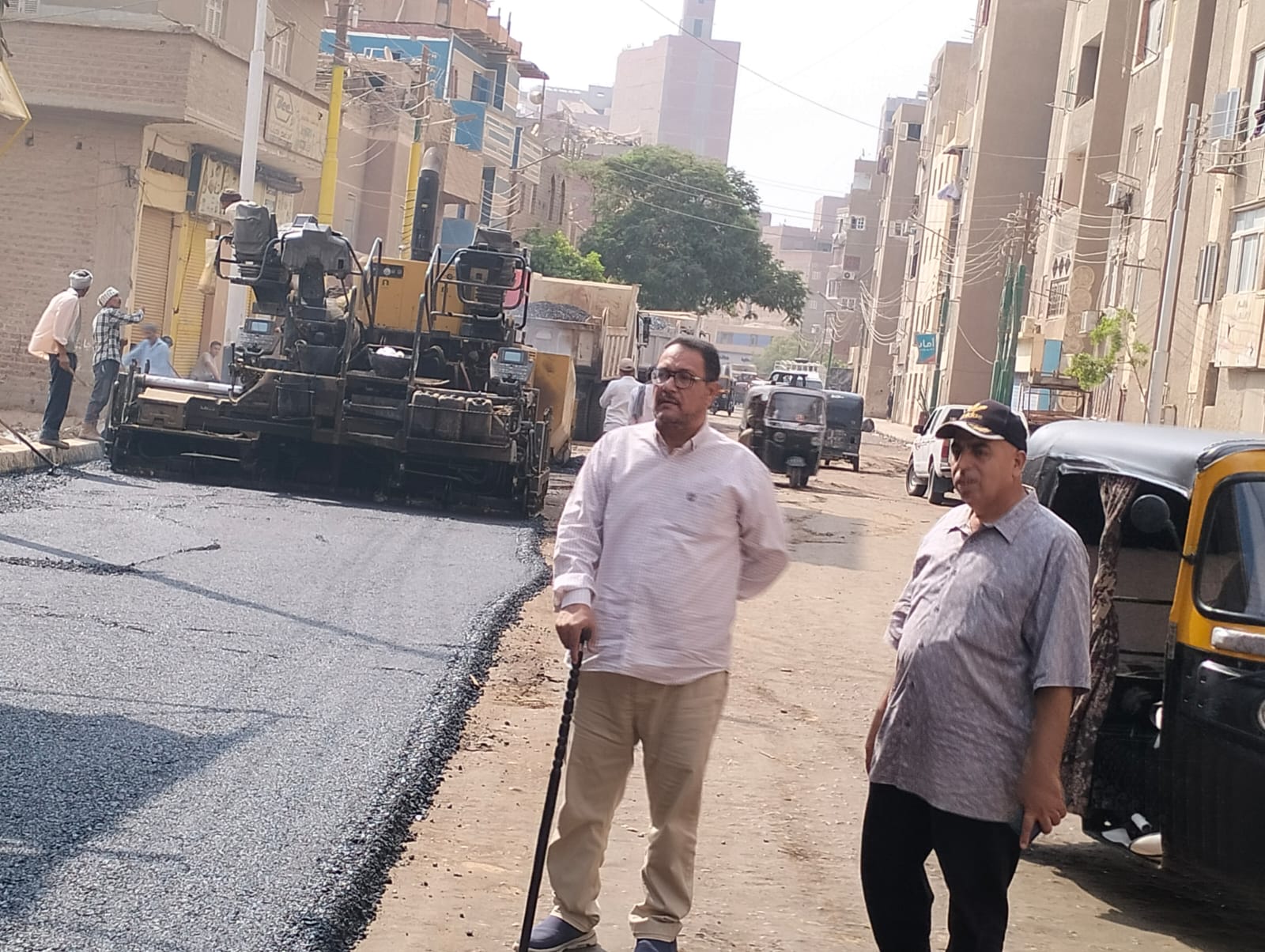 محافظ أسيوط يعلن البدء في رصف شوارع مدينة منفلوط