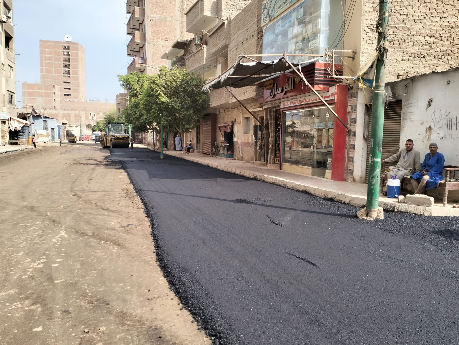 محافظ أسيوط يعلن البدء في رصف شوارع مدينة منفلوط
