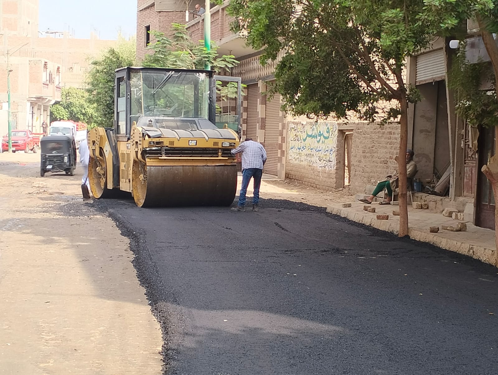 محافظ أسيوط يعلن البدء في رصف شوارع مدينة منفلوط