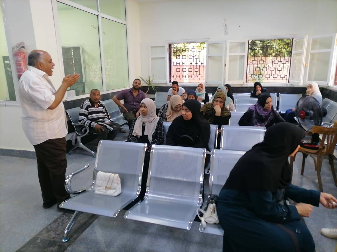 ﻣﻜﺘﺒﺔ ﻣﺼﺮ اﻟﻌﺎﻣﻪ أﺳﻴﻮط تنظيم فعاليات زيارة المكتبة المتنقلة لقرية بني مر