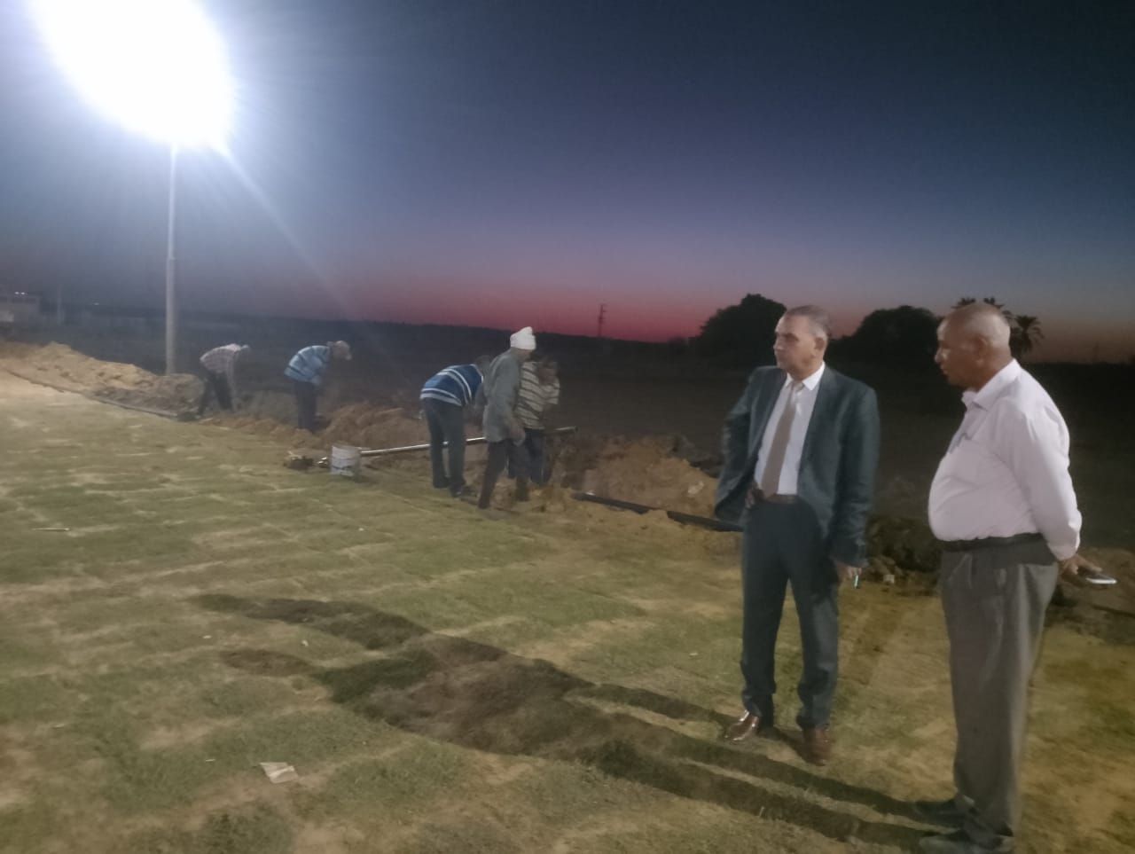 محلية الداخلة .. تجهيز وإعداد مسطح أخضر جديد كمتنفس للأهالي