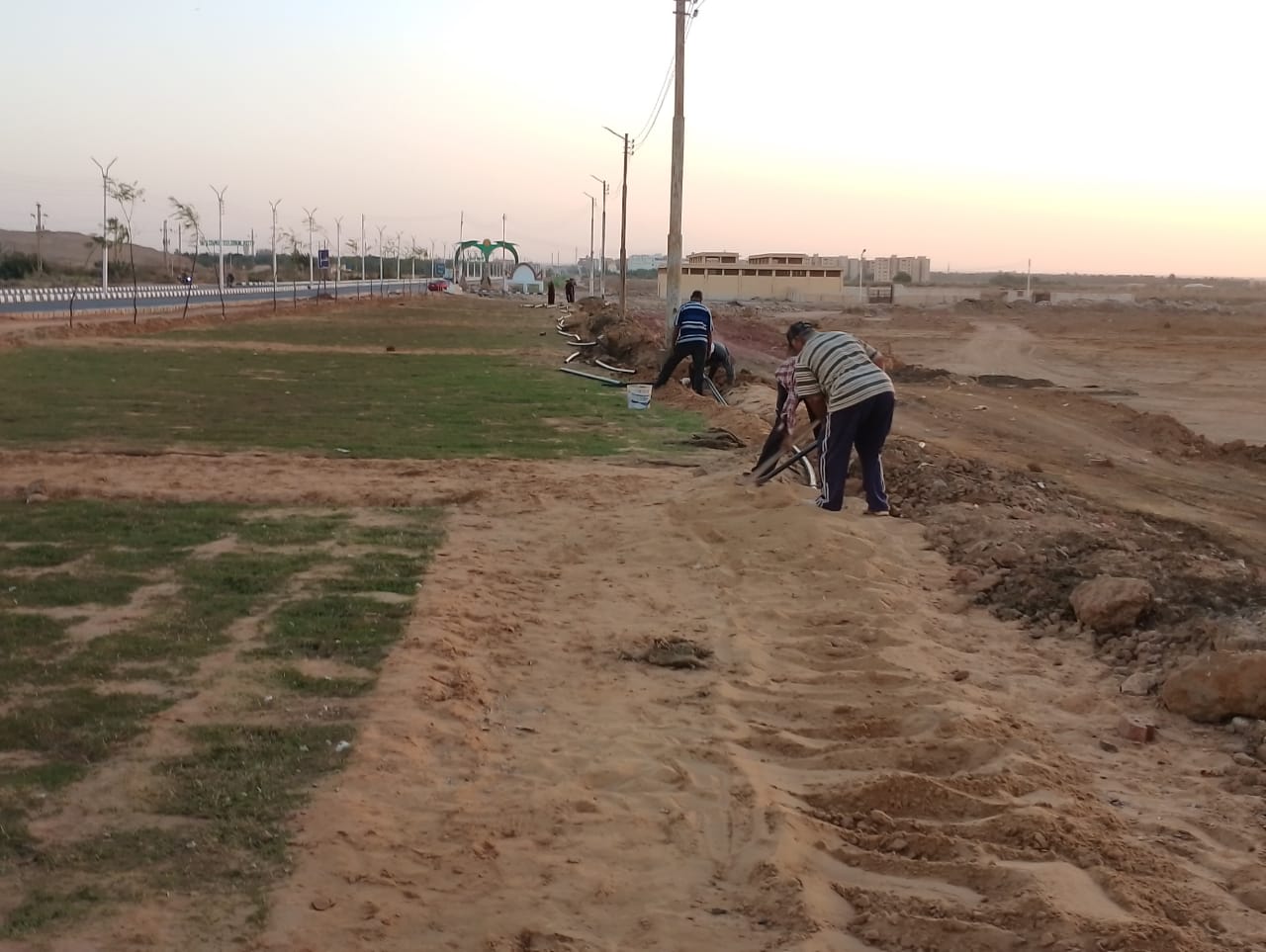 محلية الداخلة .. تجهيز وإعداد مسطح أخضر جديد كمتنفس للأهالي