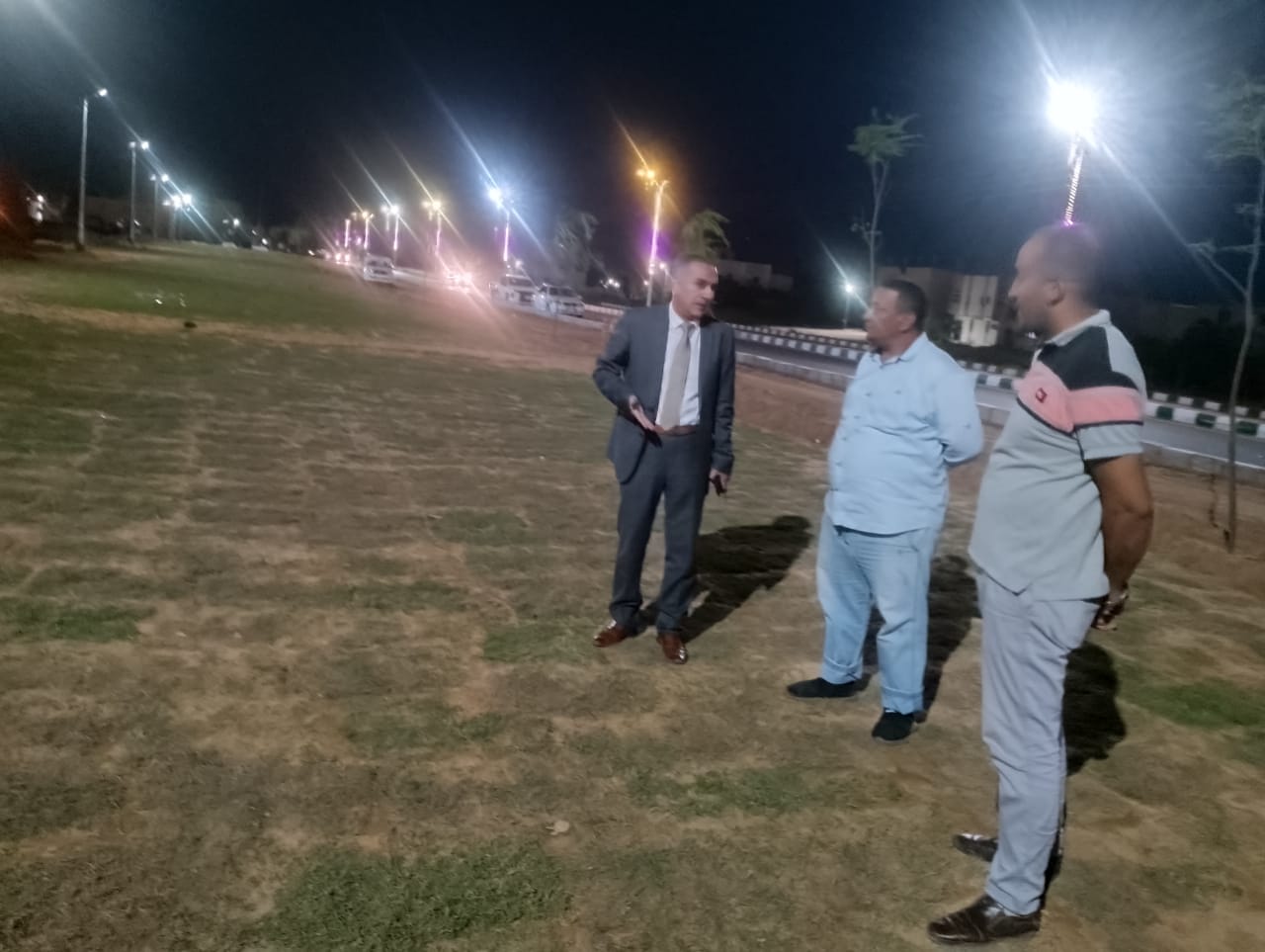 محلية الداخلة .. تجهيز وإعداد مسطح أخضر جديد كمتنفس للأهالي