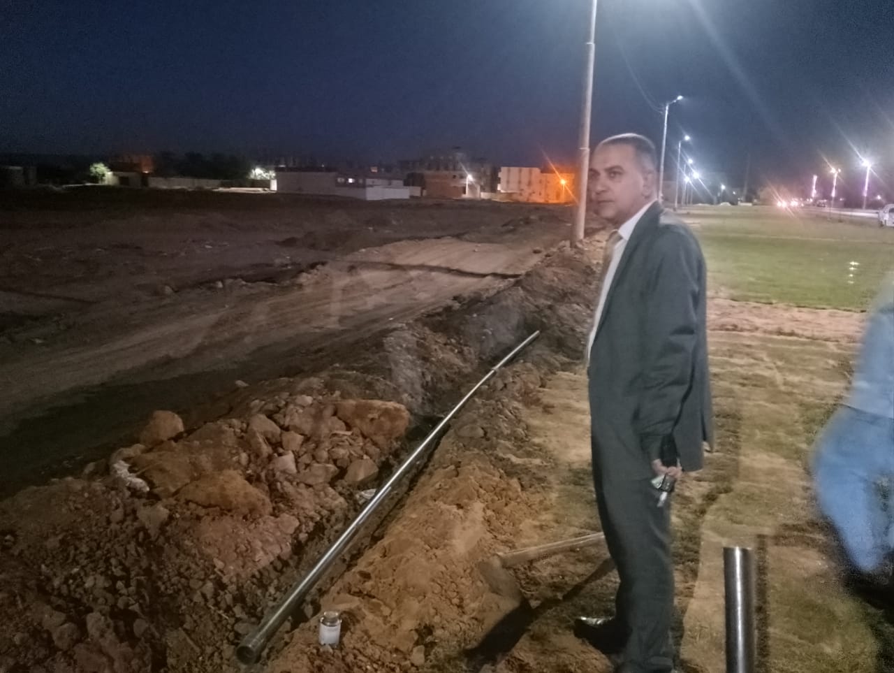 محلية الداخلة .. تجهيز وإعداد مسطح أخضر جديد كمتنفس للأهالي