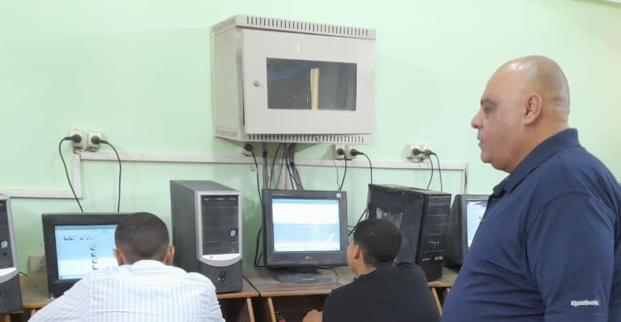 وكيل التعليم بالوادى الجديد يتابع سير اختبارات طلاب الإعدادية المتقدمين لمدارس المتفوقين