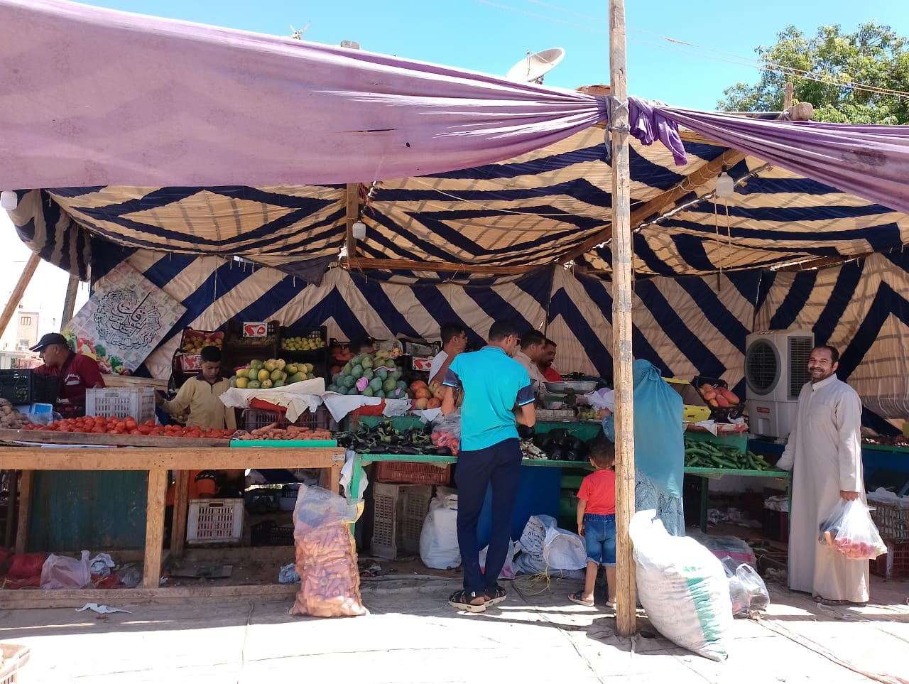 محلية الداخلة تواصل طرح الخضروات والفاكهة بأسعار مخفضة بمدينة موط