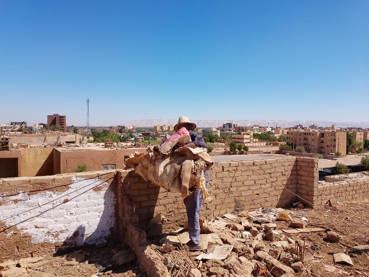 محلية الداخلة ينفذ حملة نظافة وازالة اشغالات بحى الجناين بمدينة موط