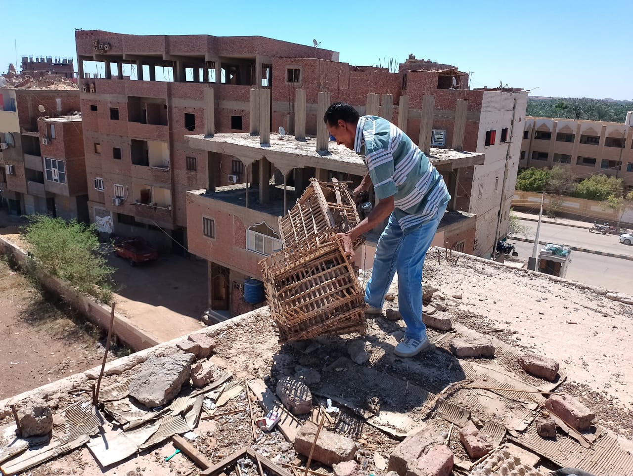 محلية الداخلة ينفذ حملة نظافة وازالة اشغالات بحى الجناين بمدينة موط