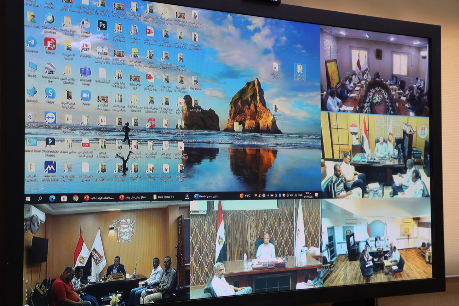 عبر الفيديو كونفرانس محافظ الوادي الجديد يعقد اجتماعًا مع رؤساء المراكز والاحياء