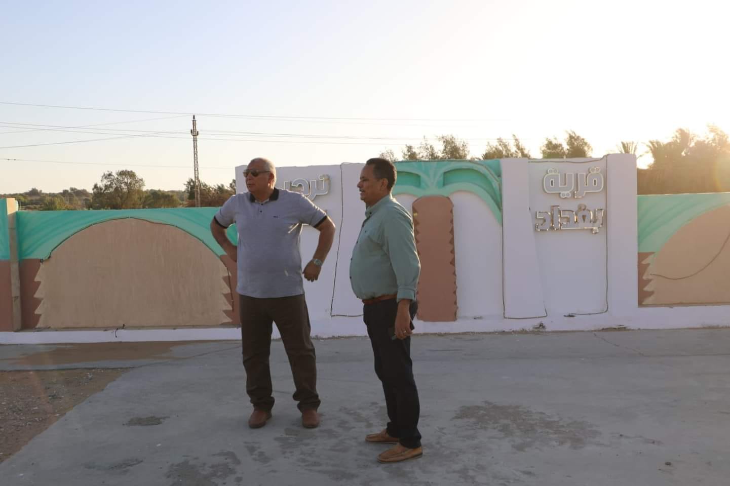 محافظ الوادي الجديد يتفقّد الممشى بقرية 