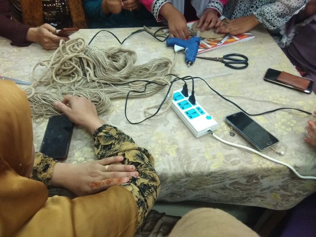 ورشه عمل لتعليم هاند ميد بالخشب تحت شعار حرفتك صنعتك بالوادي الجديد