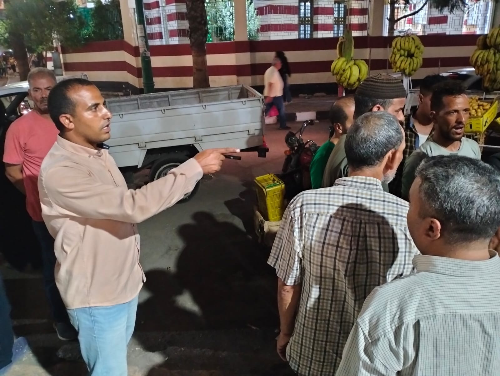 حملة ازالة اشغالات الشوارع والميادين بحي شرق اسيوط