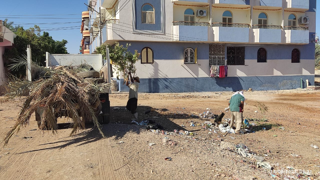 حملات لنظافة الاحياء السكنية في  مدينة الخارجة