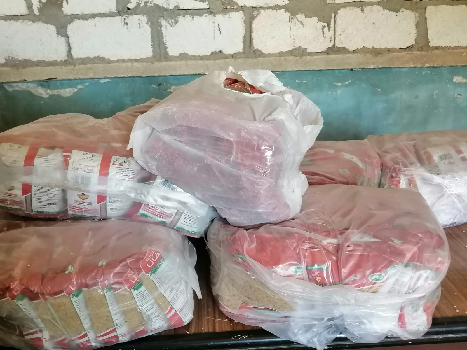 توفير السلع الغذائية للمواطنين بالوحدات القروية التابعة لمركز الخارجه