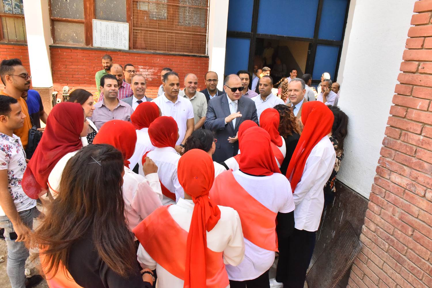 محافظ أسيوط يكرم الطلاب الأوائل على المحافظة والجمهورية في الثانوية العامة