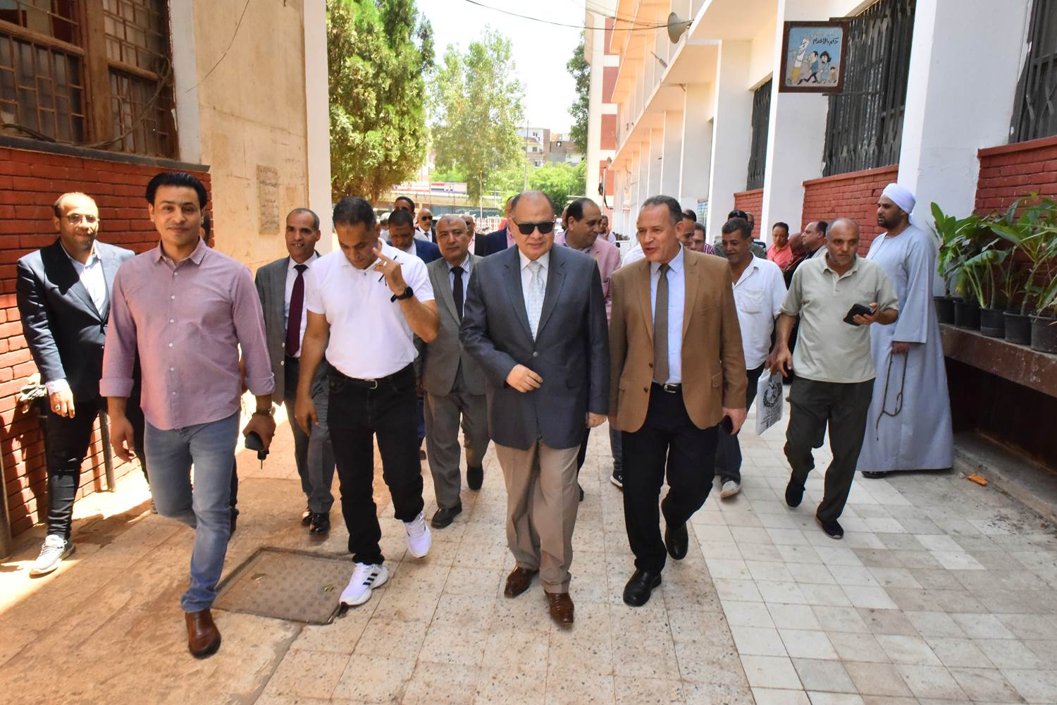 محافظ أسيوط يكرم الطلاب الأوائل على المحافظة والجمهورية في الثانوية العامة