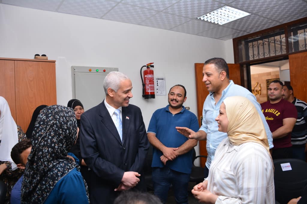 جامعة أسيوط تستقبل طلابها الجدد المسجلين بمركز رعاية الطلاب ذوي الإعاقة