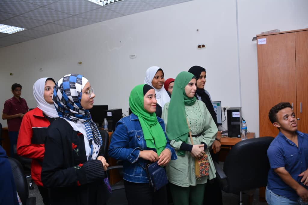 جامعة أسيوط تستقبل طلابها الجدد المسجلين بمركز رعاية الطلاب ذوي الإعاقة
