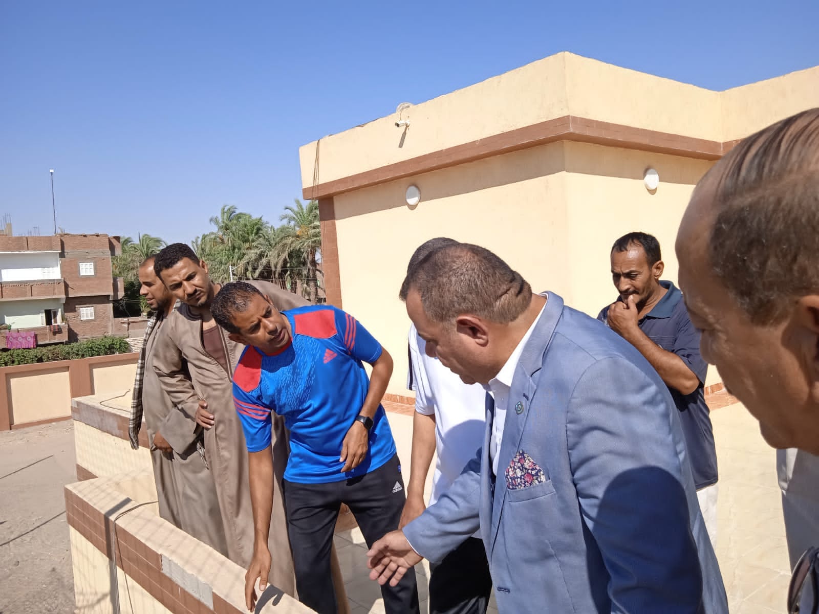 وكيل وزارة الشباب والرياضة باسيوط يتفقد مركز شباب عرب الاطاولة بإدارة الفتح