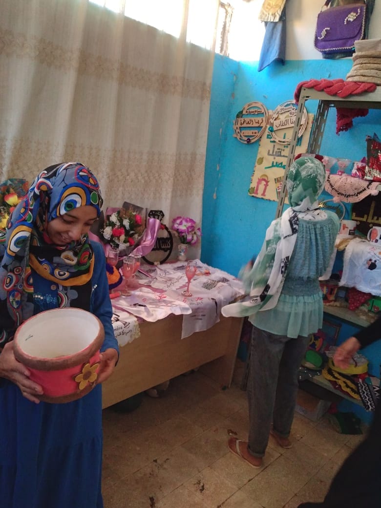 فعاليات معرض تسويق منتجات الشباب الحرفية والتراثية في مركز شباب بولاق بالخارجة