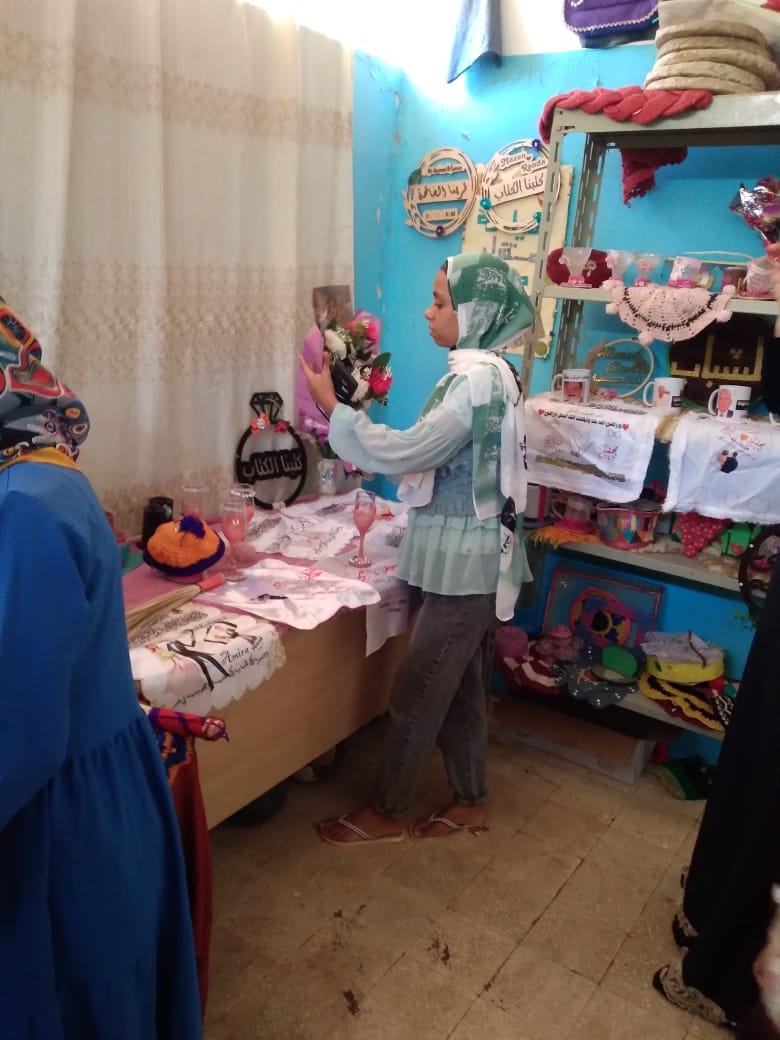 فعاليات معرض تسويق منتجات الشباب الحرفية والتراثية في مركز شباب بولاق بالخارجة