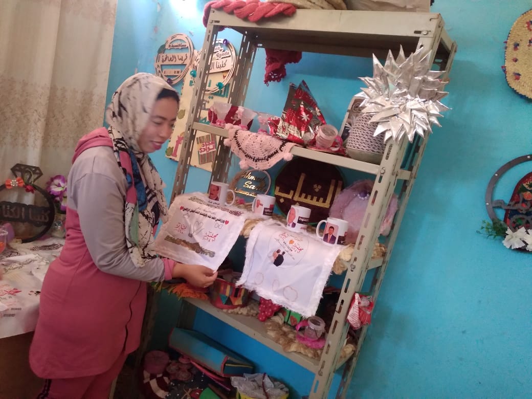 فعاليات معرض تسويق منتجات الشباب الحرفية والتراثية في مركز شباب بولاق بالخارجة