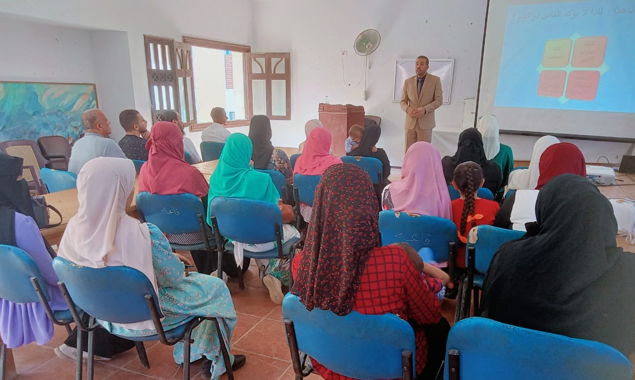 ثقافة ديروط يقيم دورة تنمية الذات وتطوير الأداء والعمل تحت الضغوط النفسية  
