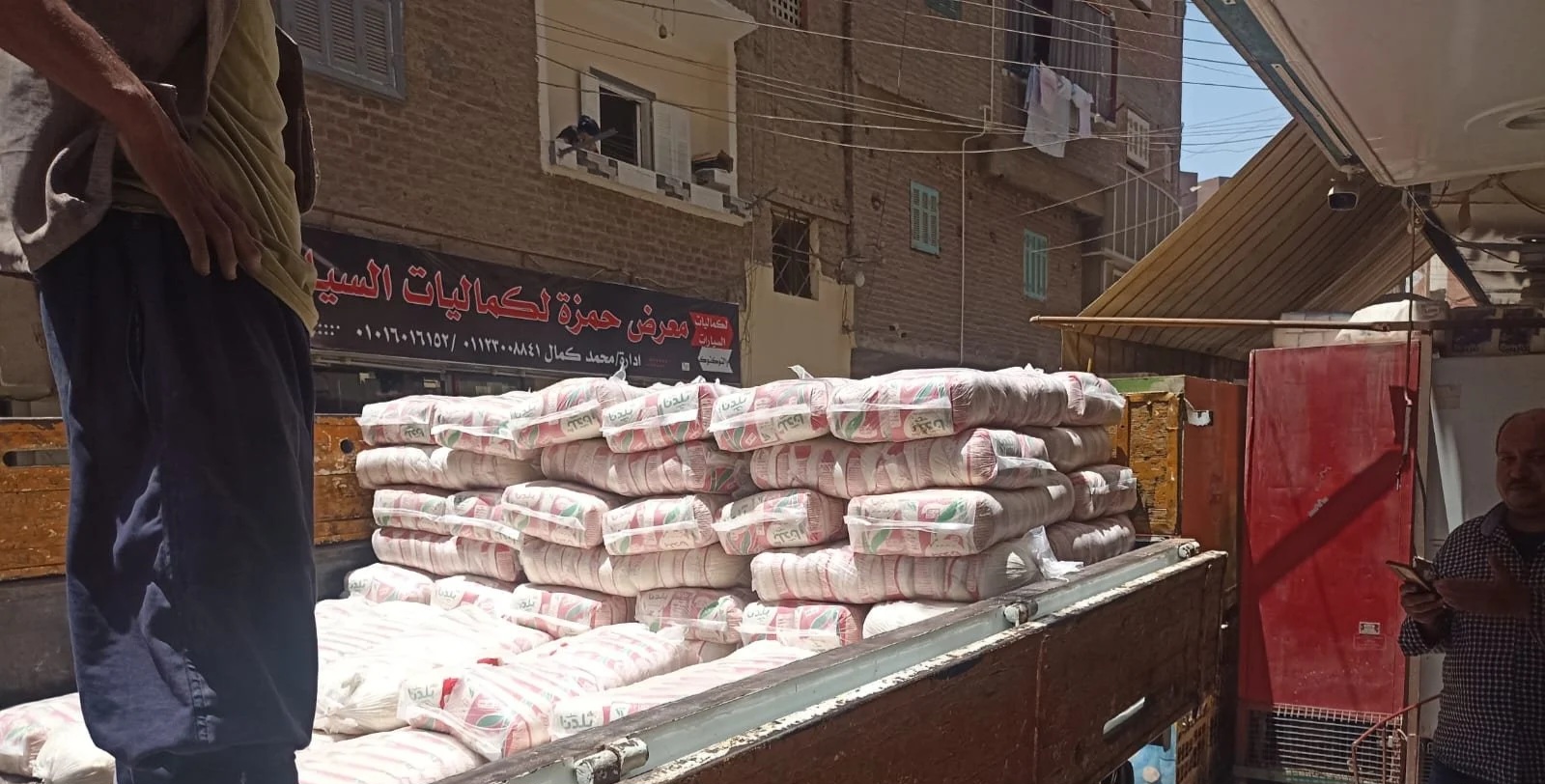 ضبط 5700 كيلو سكر و8481 زجاجة زيت تموين وسلع تموينية اخري بابوتيج