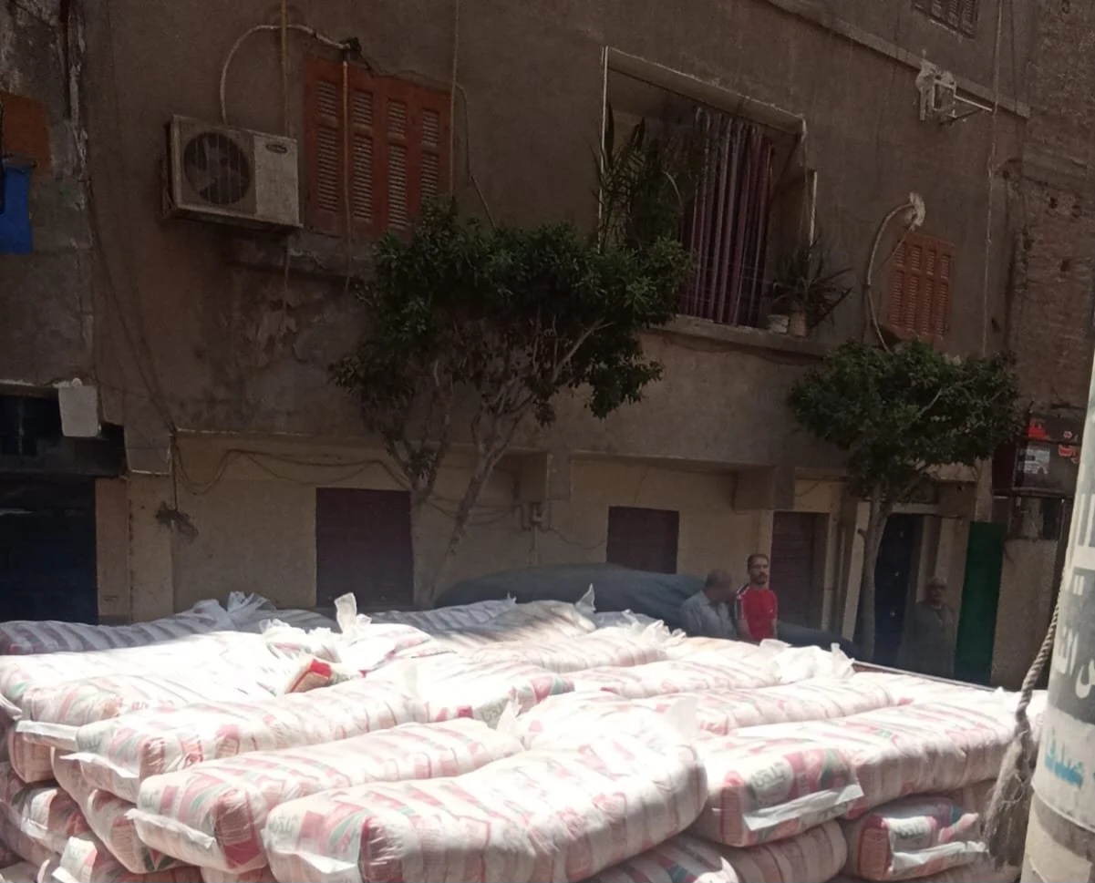 ضبط 5700 كيلو سكر و8481 زجاجة زيت تموين وسلع تموينية اخري بابوتيج