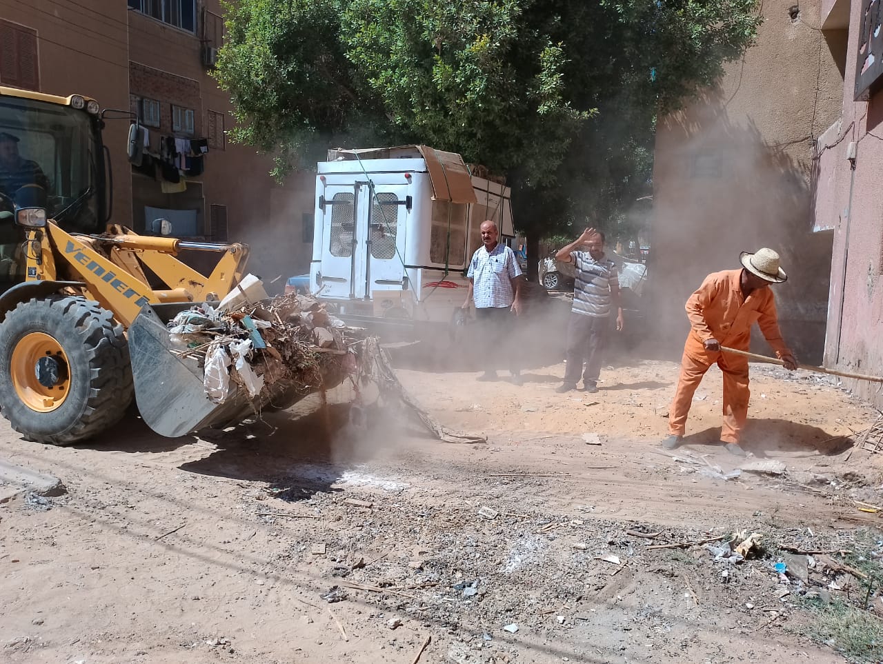 محلية الداخلة: إزالة القمامة والمخلفات والاشغالات والعشش من أسطح العمارات بموط