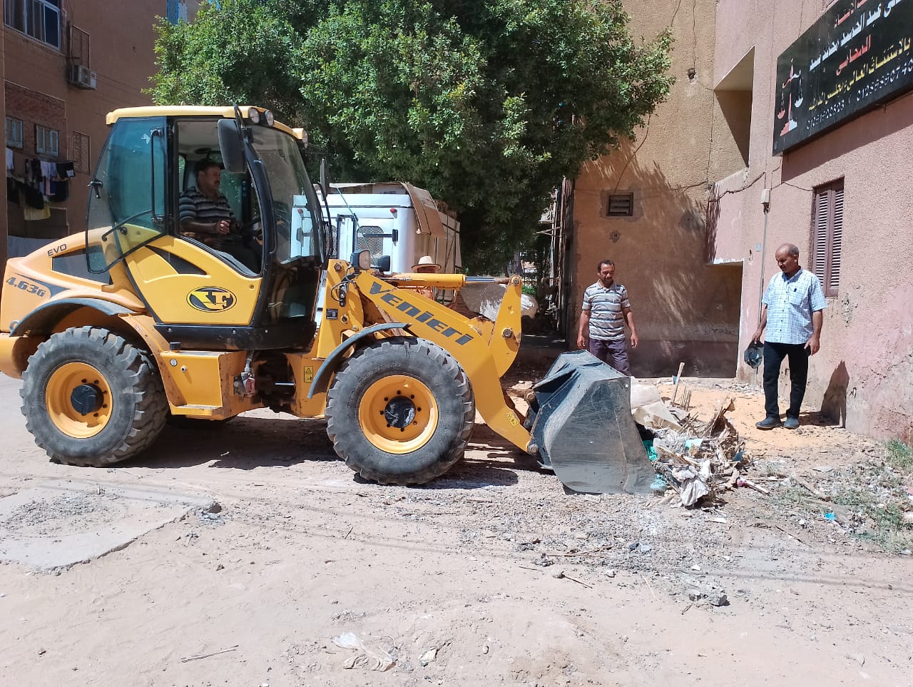 محلية الداخلة: إزالة القمامة والمخلفات والاشغالات والعشش من أسطح العمارات بموط