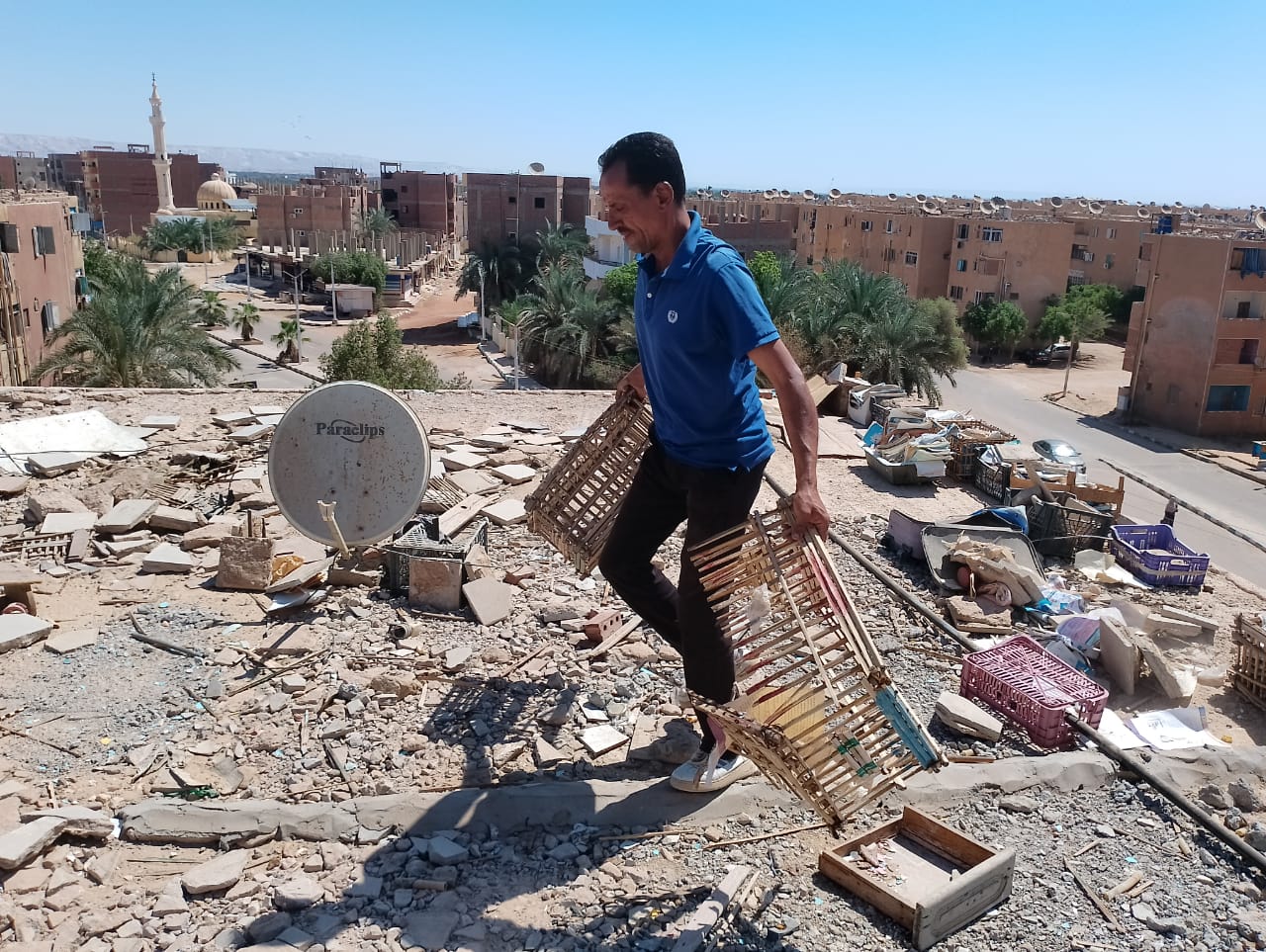 محلية الداخلة: إزالة القمامة والمخلفات والاشغالات والعشش من أسطح العمارات بموط