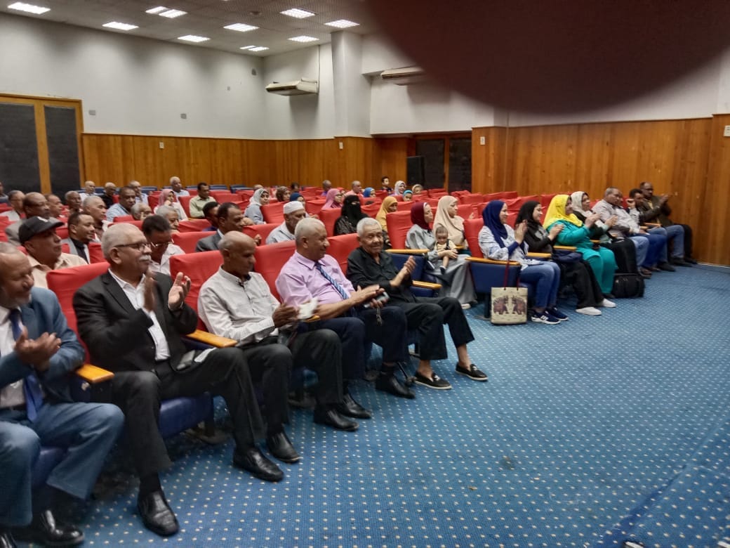 ثقافة الوادى الجديد تحتفى بتوقيع ديوان 