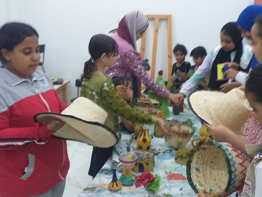 بيت ثقافة بولاق يقيم معرض فنون تشكيلية من اشغال الخوص والفخار