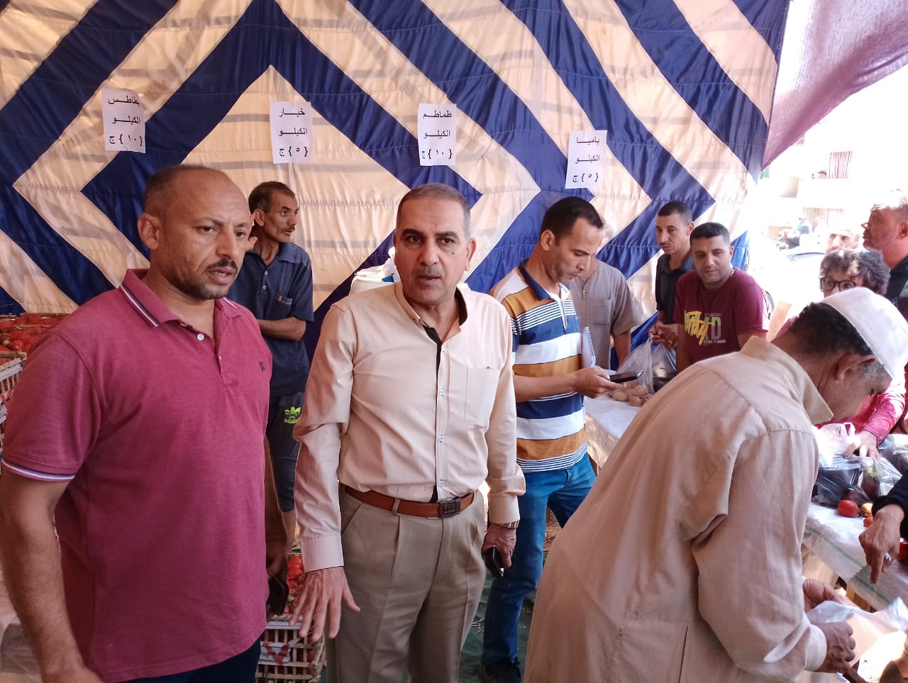 توفير الخضروات والفواكه بأسعار مخفضة في منافذ بيع الوحدة المحلية بالداخلة