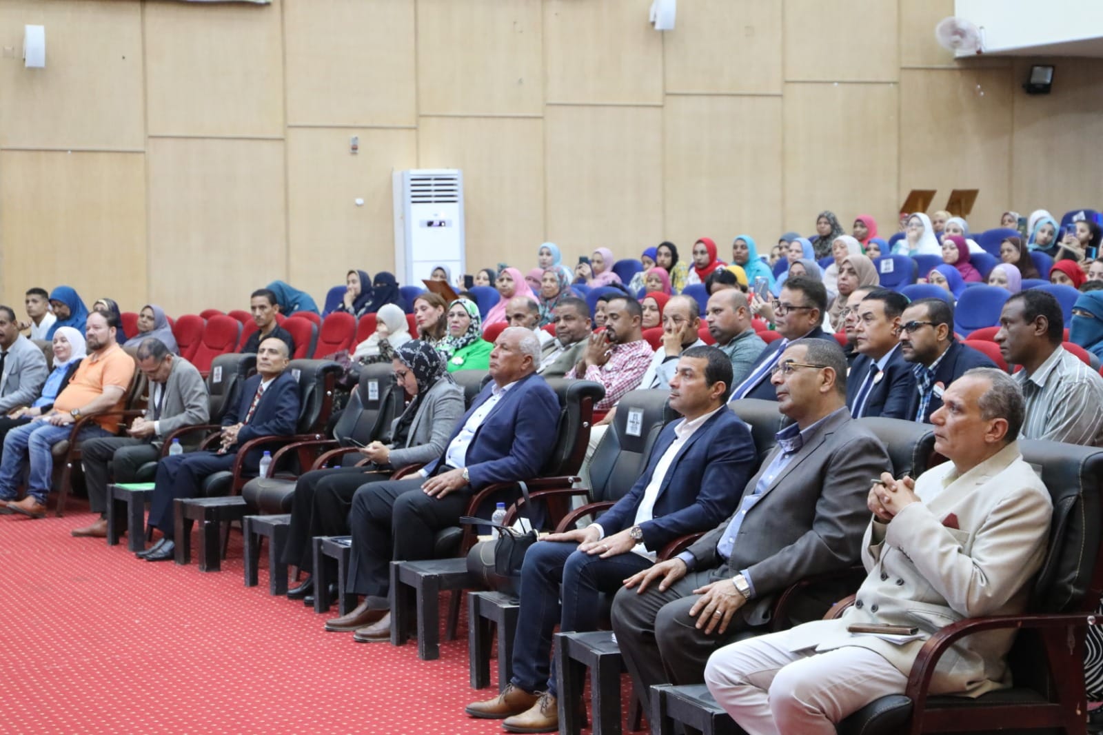 محافظ الوادي الجديد يُطلق مبادرة لدعم الكوادر الطبية بالمحافظة