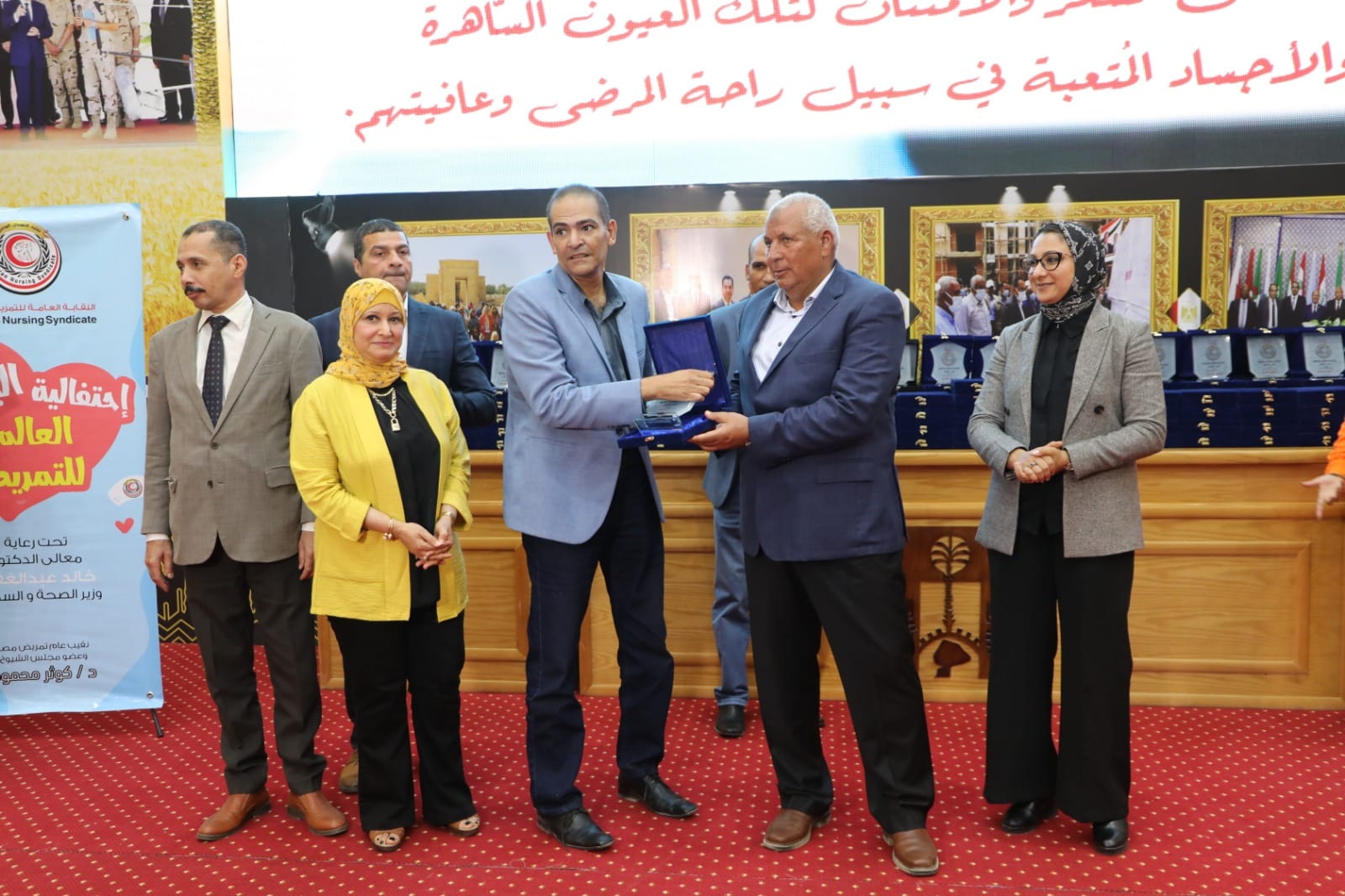 محافظ الوادي الجديد يُطلق مبادرة لدعم الكوادر الطبية بالمحافظة