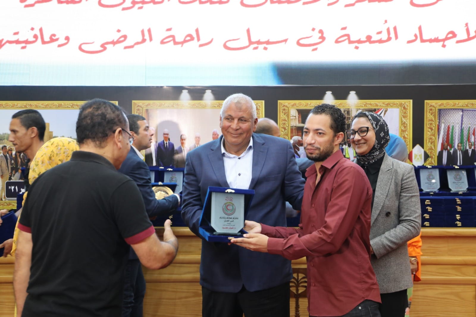 محافظ الوادي الجديد يُطلق مبادرة لدعم الكوادر الطبية بالمحافظة