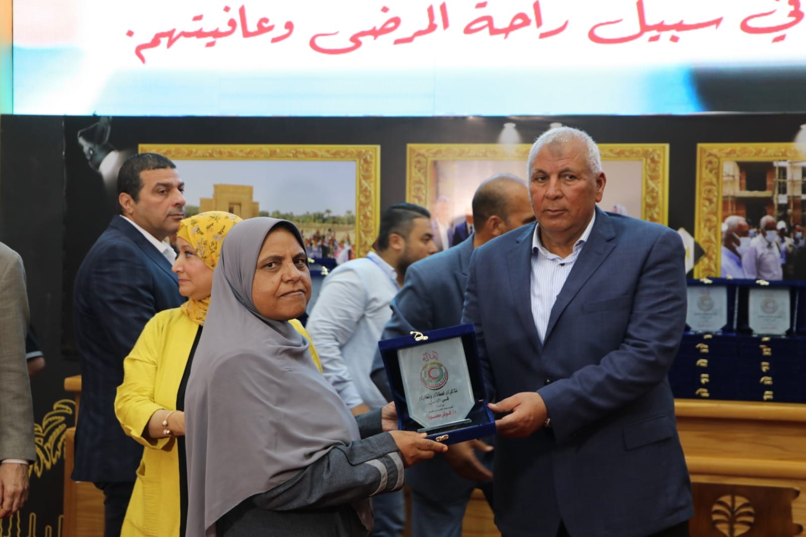 محافظ الوادي الجديد يُطلق مبادرة لدعم الكوادر الطبية بالمحافظة