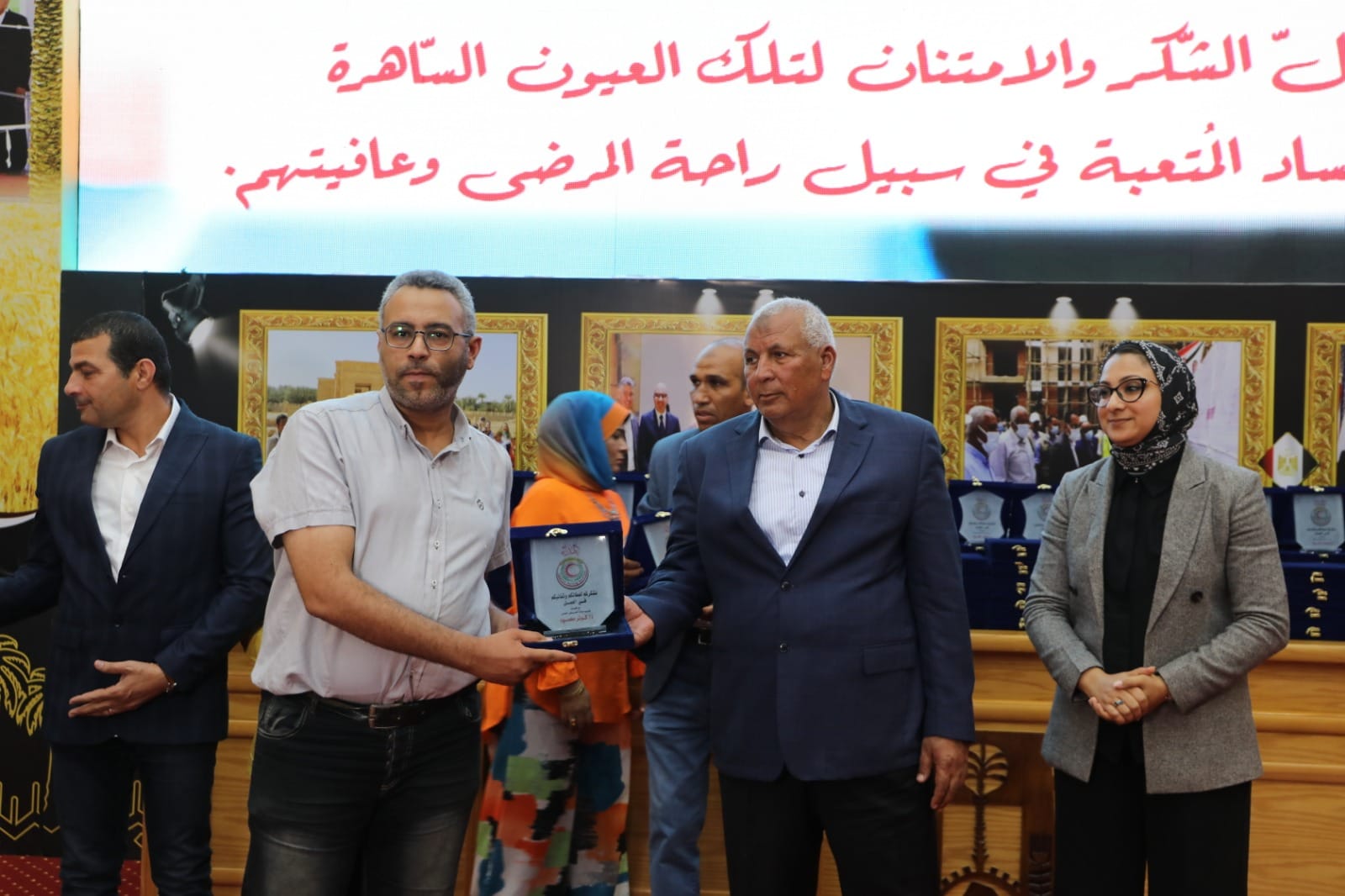 محافظ الوادي الجديد يُطلق مبادرة لدعم الكوادر الطبية بالمحافظة