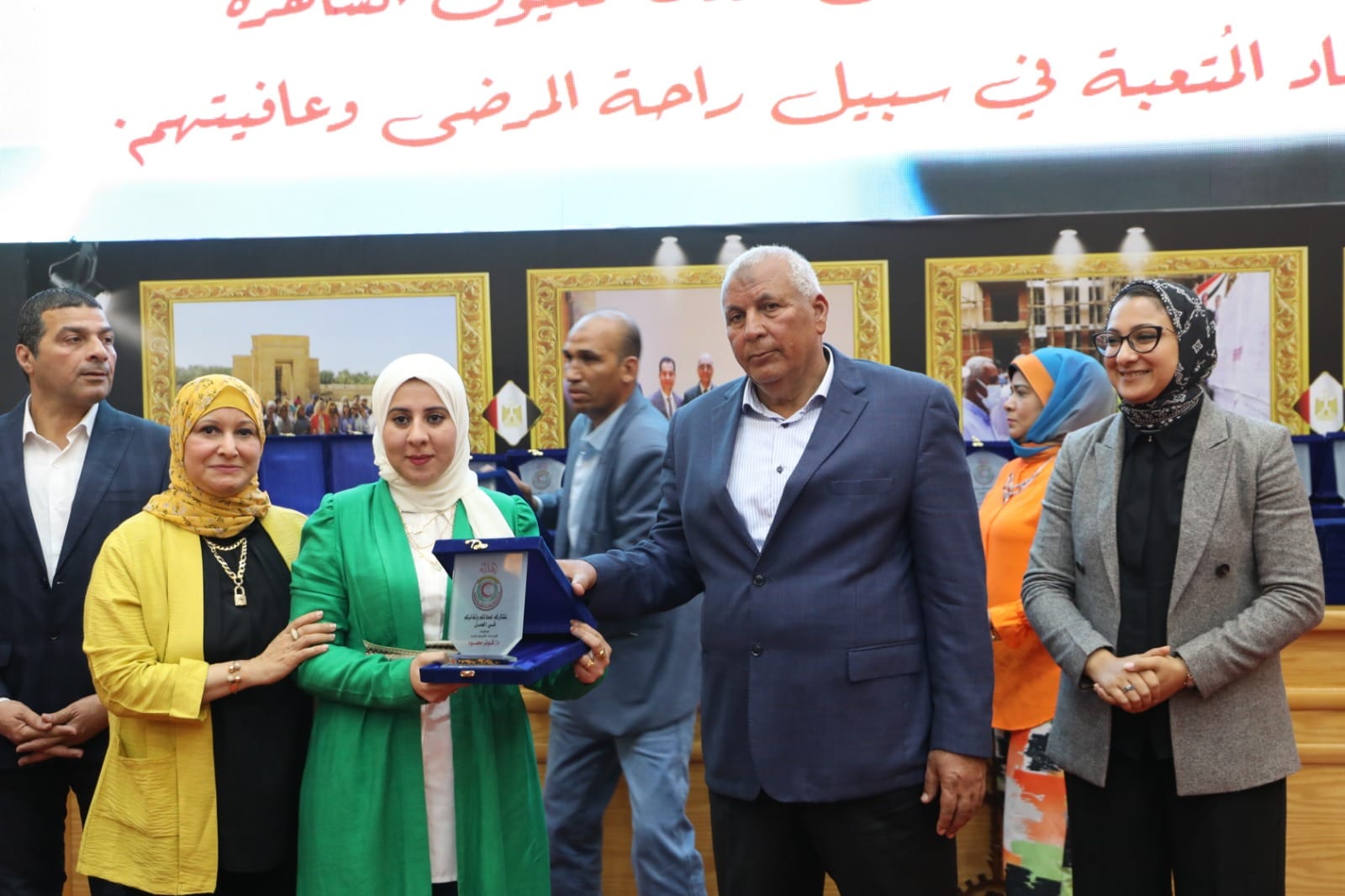 محافظ الوادي الجديد يُطلق مبادرة لدعم الكوادر الطبية بالمحافظة